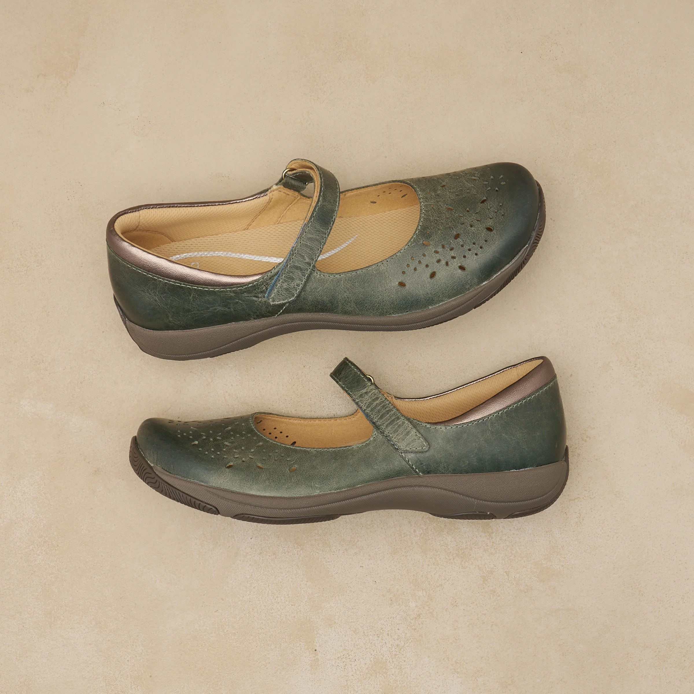 Stacy Lake Waxy Burnished - Image 6